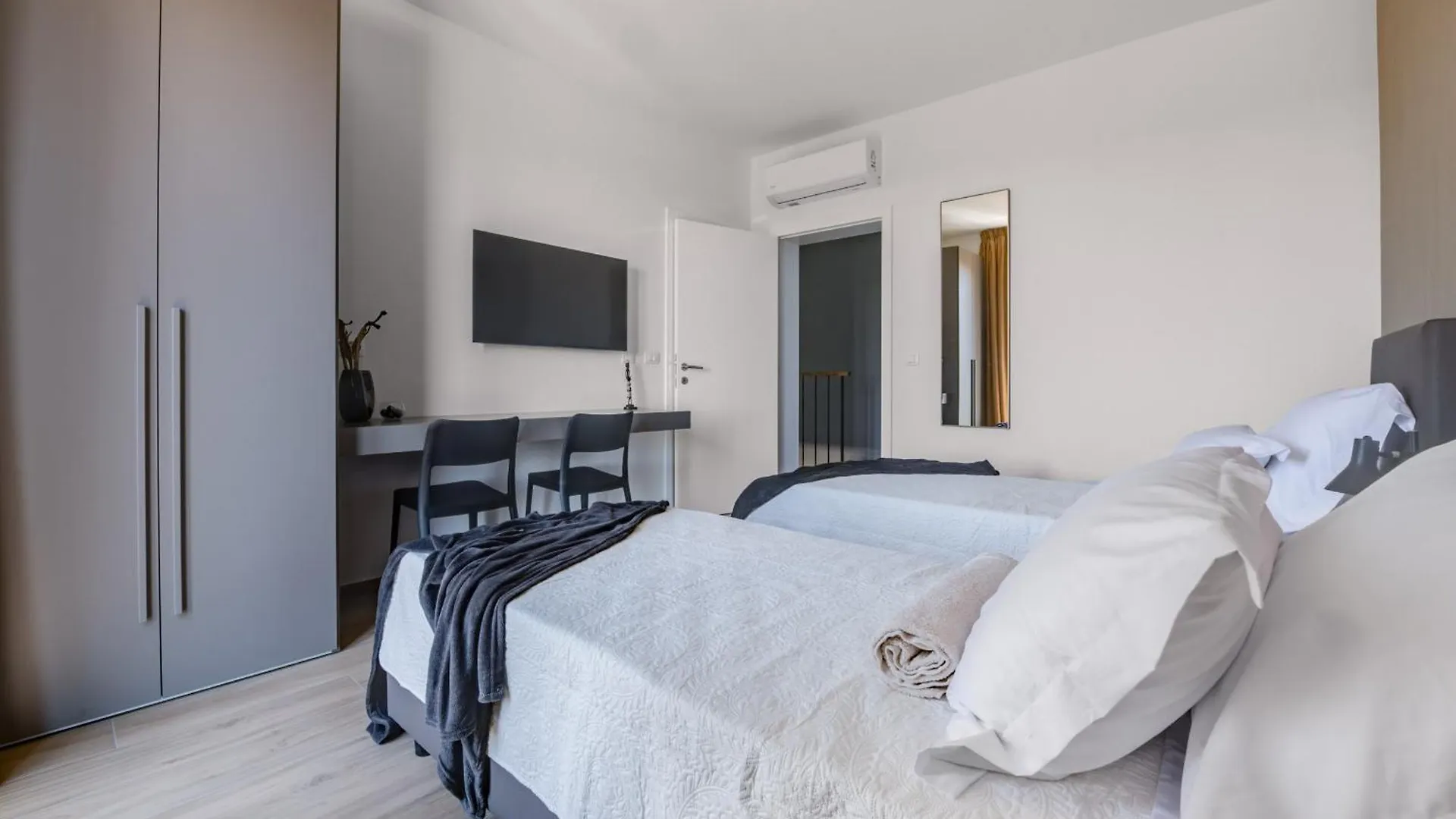 Villa Arestea Near Pula With Sea View, Wellness & Playground Vodnjan
