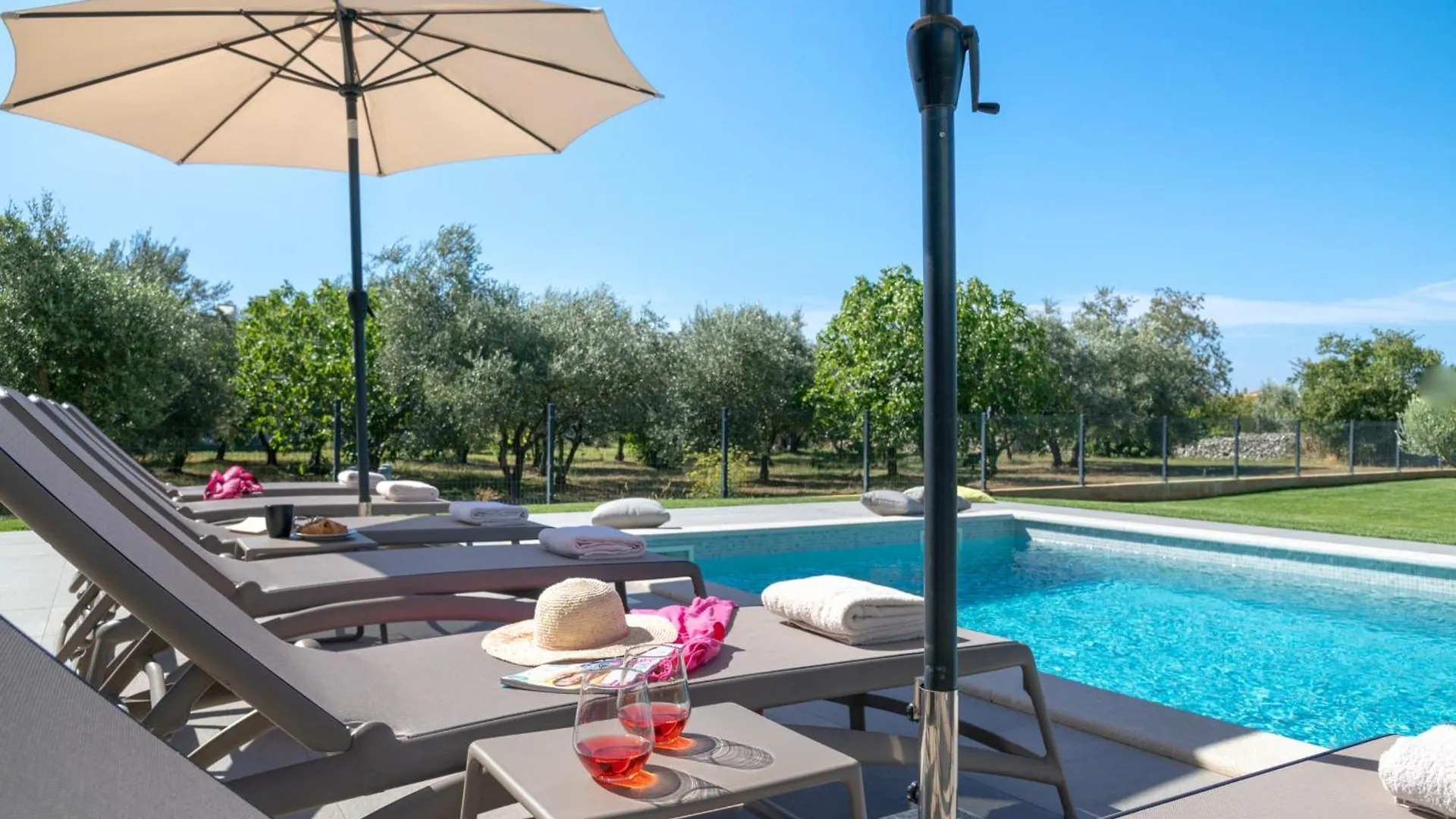 Villa Arestea Near Pula With Sea View, Wellness & Playground Vodnjan